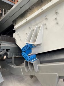 Tragbarer mobiler Kegel brecher Vibrations sieb Rad montierte Zerkleinerung station Wechselstrom motor Motor lager Zahnrad-Kern-Bergbau gestein - Product Image 5