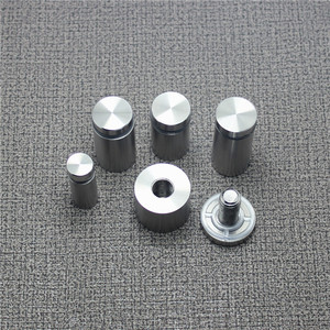Tornillos Publicitarios de Acero Inoxidable Sólido de Fábrica Yingpeng, DIN912, Cabeza Redonda, Niquelados, para Tiendas y Supermercados - Product Image 3