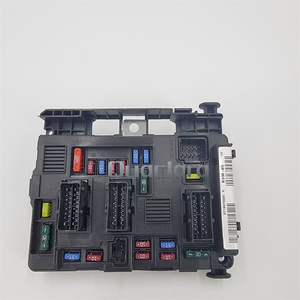 Scatola Fusibili 9650618280 9650618480 9643537880 S118470003 U118470003 S118470005K per Citroen C2 C5 C8 BERLING e Peugeot 206 207 307 406 807 - Product Image 1