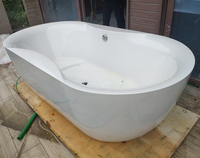 Baignoire autoportante à trempage simple en acrylique LED avec cascade de luxe Massage Whirlpool Grande cascade de luxe Articles ménagers portables