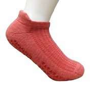 Chaussettes de yoga et de Pilates antidérapantes respirantes en maille à coupe basse avec grip triangulaire en silicone, personnalisables avec logo OEM ODM
