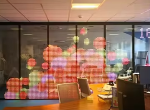จอแสดงผล LED แบบโปร่งใสในอาคาร p4-8 ฟิล์ม LED ดิจิทัลไซเนจแบบยืดหยุ่น ฟิล์มจอแสดงผลแบบโปร่งใสสำหรับหน้าต่าง - Product Image 6