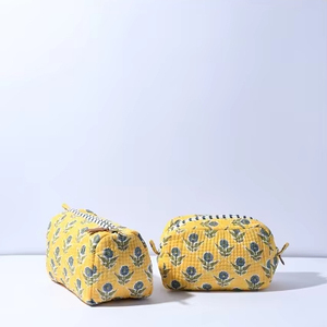 Bolsa de Viaje Compacta Amarilla con Estampado a Mano de Jaipur, Bolsas de Aseo de Algodón, Cierres de Latón YKK, Clásica para Uso Diario - Product Image 1