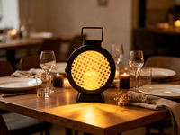 Lanterne LED avec découpe ajourée effet rotin, lanterne décorative portable en métal noir pour la maison et l'extérieur