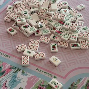 Mahjong Americano Original de la Selva Tropical, Juego Portátil de Plástico para 4 Jugadores con Diseño Tropical y Patas Plegables - Product Image 4