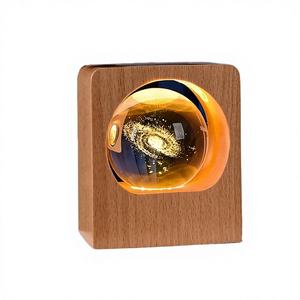 Lustre en bois avec boule de cristal lumineuse, Souvenir Lune Voie Lactée gravé au laser et sablé, avec base lumineuse LED - Product Image 1