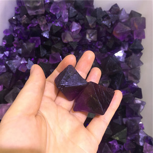 Bella <span class=keywords><strong>pietra</strong></span> di ottaedro di cristallo di quarzo <span class=keywords><strong>Fluorite</strong></span> viola roccia naturale per la decorazione domestica - Product Image 2