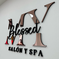 Lettres personnalisées en métal doré rose avec logo Logo Réception Enseignes commerciales pour salon spa