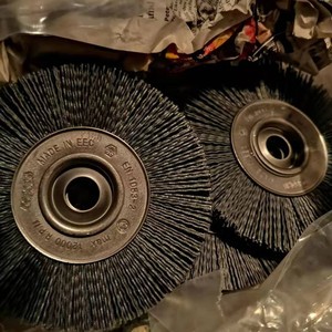 Brosse à disque Osborn 150 mm avec manche métallique pour le meulage et l'ébavurage – Outil de quincaillerie - Product Image 3