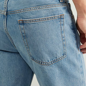 Jeans de Mezclilla Azul Claro para Hombre, Corte Regular, 100% Algodón, Cintura Media, con 5 Bolsillos, Presillas para Cinturón y Parche con Logotipo - Product Image 4