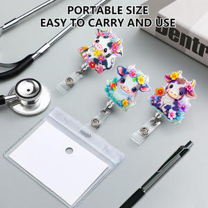 Su misura all'ingrosso nuovo colore acrilico elefante mucca animale fiore distintivo porta bobina per infermiere studente accessori con Clip - Product Image 3