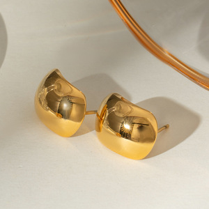 Pendientes ovalados dorados para mujer, uso diario, diseño geométrico, acabado liso y sencillo, joyería de acero inoxidable chapada en oro de 18 quilates - Product Image 2