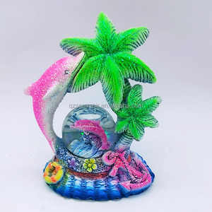 Adorno de Bola de Agua de Cristal con Palmera, Recuerdo Artesanal de Resina Personalizado, Globo de Nieve con Arena, Tema de Playa y Isla, con Delfín - Product Image 1