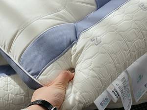 หมอนโพลีเอสเตอร์รุ่นใหม่ ปี 2026 ดีไซน์ทันสมัย แบบเรียบ  ออกแบบตามหลักสรีรศาสตร์ รองรับต้นคอ 3 มิติ - Product Image 3