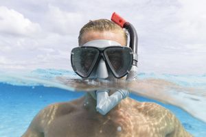 Máscara de Snorkel Impermeable y Antivaho Dominator 24029 para Adultos Mayores de 14 Años con Equipo de Snorkel - Product Image 3