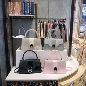 Bolsos de Mano de Lujo con Correa de Hombro, Gran Capacidad, en Cuero Acolchado para Mujer, Colección 2025 - Product Image 3