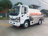 Camion-citerne Dongfeng 3000L personnalisé pour le transport de carburant et de produits pétroliers, idéal pour les zones rurales et les sites touristiques