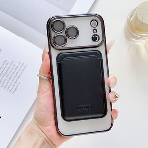 Coque de téléphone transparente électroplaquée grain CD avec bouclier MagSafe doré et pochette magnétique puissante assortie pour iPhone 17 Pro Max - Product Image 6