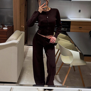 Completo in Maglia Autunno-Inverno 2025 Stile Europeo-Americano, Tinta Unita in Cotone, Ampio con Colletto a Fiocco, Maniche Lunghe, Lunghezza Intera, Camicia da Donna - Product Image 1