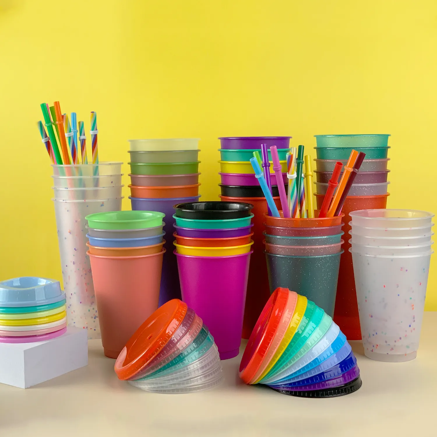 2022 Popular BPA free 16/24OZ Reusable custom plastic cold color changing Cups tumbler mug with straw