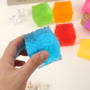 ของเล่นบีบคลายเครียดรูปทรงลูกบอลรังผึ้งมอลโทสแบบนิ่ม - Product Image 1