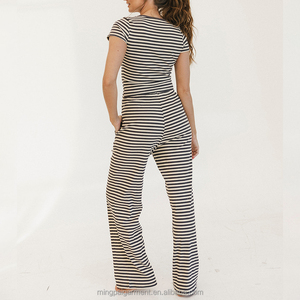 Set Estivo Casual Personalizzato a Due Pezzi per <span class=keywords><strong>Donna</strong></span>, Completo con Pantaloncini e Maglietta a Maniche Corte a Righe - Product Image 3