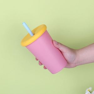 Vente en gros de gobelets en plastique PP de 20 oz avec couvercle à ventouse et paille, anti-fuite, design minimaliste, lavable au lave-vaisselle, unisexe, pour les voyages, la randonnée, les fêtes - Product Image 4
