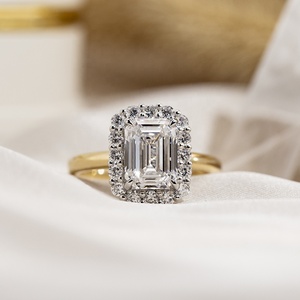 Perhiasan kustom <span class=keywords><strong>18K</strong></span> emas padat ukuran karat besar Lab tumbuh 2ct Radiant berlian cincin pernikahan Set perhiasan berlian cincin tumpuk - Product Image 1