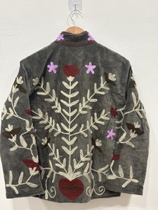 Chaqueta de Terciopelo con Bordado Suzani Indio, Abrigo Boho Suzani, Prenda Exterior Étnica de Lujo, Chaqueta Unisex de Primavera para un Estilo Boho Vintage - Product Image 4