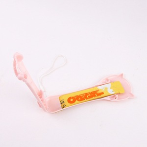 Tragbarer Plastik-Leckerli-Spender für Katzen mit Gleitstreifen und Quetschlöffel - Flüssiger Snack-Spender für Katzenfütterung - Product Image 6