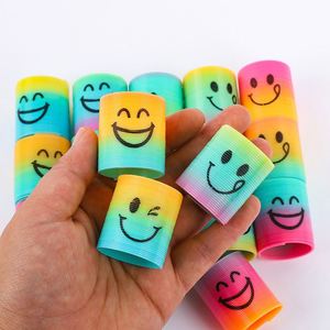 Anneaux magiques arc-en-ciel pour enfants avec visages souriants, jouet élastique à empiler, jouet éducatif et amusant nostalgique - Product Image 3