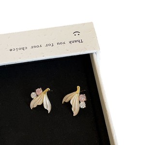 Petites boucles d'oreilles en forme d'étoile de mer, de queue de papillon et de perle, boucles d'oreilles simples et polyvalentes pour femmes - Product Image 5