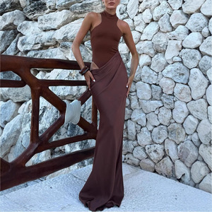 Vestido de Noche Largo para Mujer, Cuello Alto, Sin Mangas, Color Marrón Oscuro, con Recortes, Corte Entallado, Color Sólido, Poliéster - Product Image 1