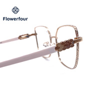 Gafas ópticas de moda de metal con montura completa cuadrada y patillas con resorte para todo tipo de rostro
