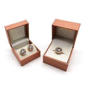 Boîte à bijoux de luxe à rabat avec logo personnalisé pour ranger des bagues, des colliers et des ensembles de bracelets - Product Image 6