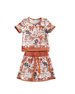 Conjunto de 2 Piezas de Ropa Deportiva para Niñas, Camiseta y Falda/Shorts, Estilo Casual, Personalizado, con Diseño de Mascota Deportiva - Product Image 1