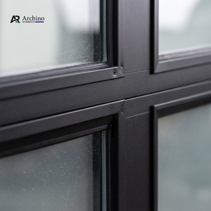 <span class=keywords><strong>Porte</strong></span> <span class=keywords><strong>sectionnelle</strong></span> grise <span class=keywords><strong>anthracite</strong></span> minimaliste <span class=keywords><strong>de</strong></span> luxe, <span class=keywords><strong>porte</strong></span> <span class=keywords><strong>de</strong></span> <span class=keywords><strong>garage</strong></span> automatique résidentielle avec design <span class=keywords><strong>de</strong></span> fenêtre en forme <span class=keywords><strong>de</strong></span> L - Product Image 5