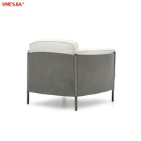 Fauteuil Shelley de designer italien moderne avec pieds à structure métallique Chaise longue en selle pour mobilier de salon Chaise de loisirs en tissu