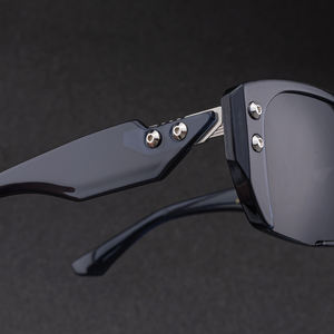 Lunettes de soleil polarisées UV400 de style punk avec logo personnalisé pour hommes, monture carrée, par Partagas Wholesale Fashion Designer - Product Image 3