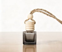 Bouteille diffuseur de parfum en verre carrée suspendue personnalisée de 8 ml, épaissie, pour voiture, ornement parfumé, désodorisant pour rétroviseur de voiture