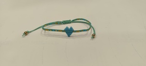Bracelet artisanal Sstringz en perles Miyuki Delica bleu turquoise avec accents dorés, réglable, motif cœur central, amitié - Product Image 5