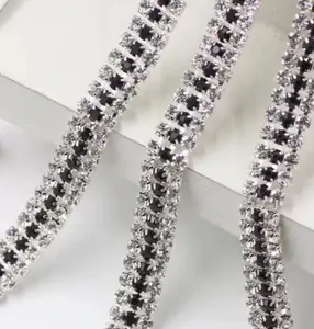 สายเดี่ยวสีดำ Rhinestone Chain สำหรับตัดขายส่งโลหะถ้วยโซ่หิน