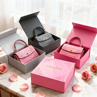 Boîte rigide carrée en carton rose faite à la main avec fermeture magnétique, ensemble de rangement pour sac à main noir et emballage de marque