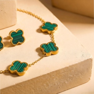 Conjunto de Joyería de Trébol de Cuatro Hojas Verde de Moda, Collar, Pulsera y Pendientes de Acero Inoxidable con PVD de Oro de 18K, Resistentes al Agua, para Mujer, Regalo - Product Image 2