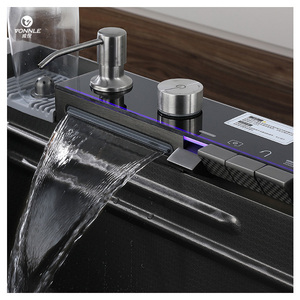 Évier de cuisine en acier inoxydable à une cuve, fait à la main, design moderne, avec robinet, installation de comptoir cascade numérique nano <span class=keywords><strong>noir</strong></span> - Product Image 5