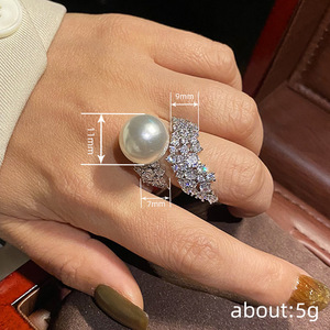 Anello Floreale con Perle per Donna, Elegante Gioiello da Dito alla Moda - Product Image 4