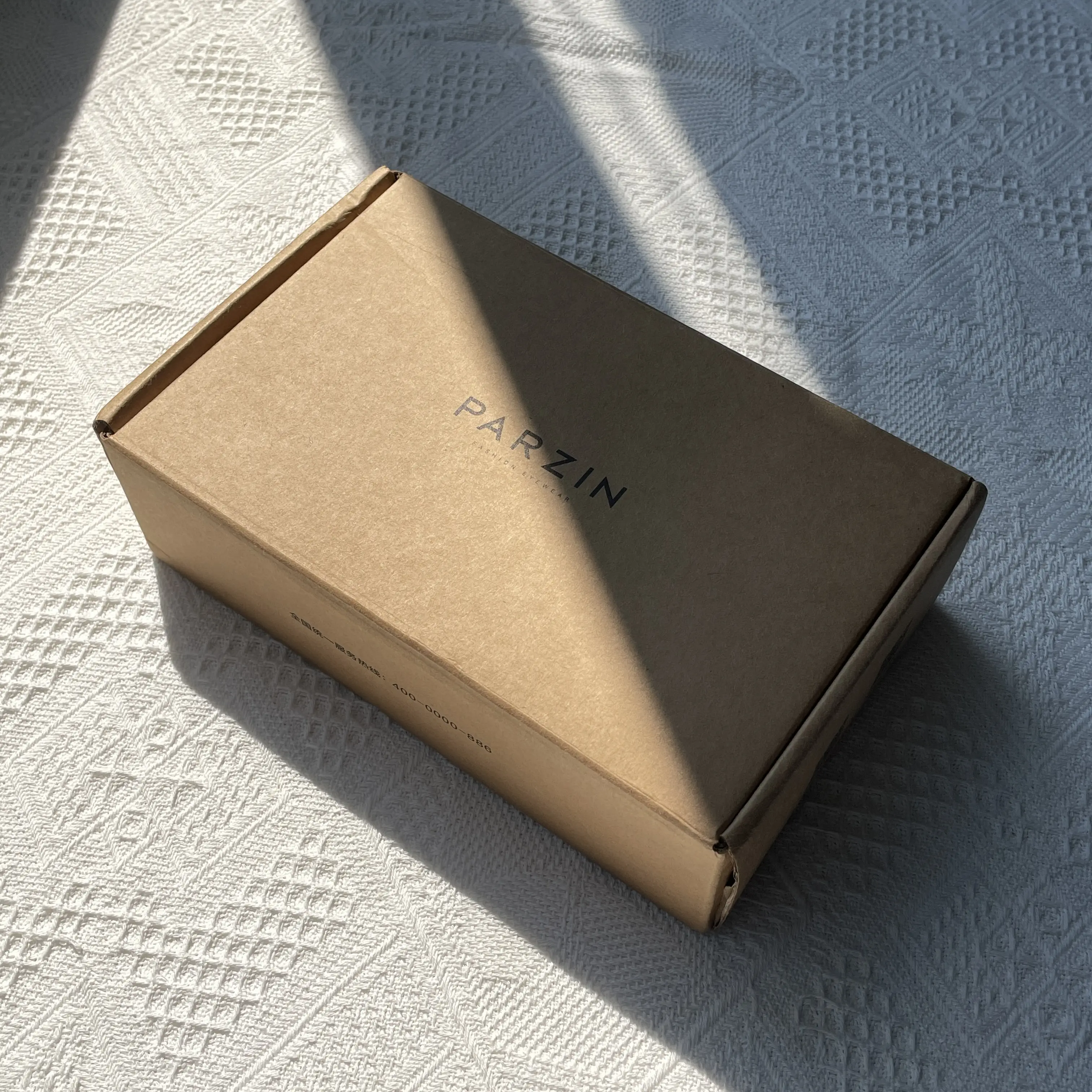 Geri dönüşümlü beyaz oluklu boş hediye depolama Wrap paketi ayakkabı giyim karton karton zanaat ambalaj kağıt nakliye kutuları