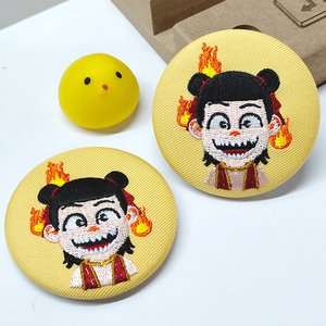 Badge brodé de dessin animé, broche en tissu tissé, bouton pour cadeaux - Product Image 1