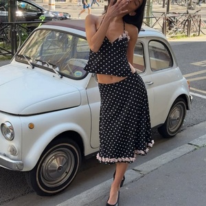 Conjunto de 2 Piezas para Mujer, Estilo Nuevo 2026, Diseño Personalizado OEM, Color Negro con Puntos, Top Corto con Volantes y Falda Midi de Cintura Alta, Atuendo para Vacaciones - Product Image 2