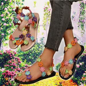 Nouvelles sandales colorées pour femmes, style tendance, légères, en forme de pétale, grandes tailles, chaussures de plage en PU, idéales pour les vacances - Product Image 3